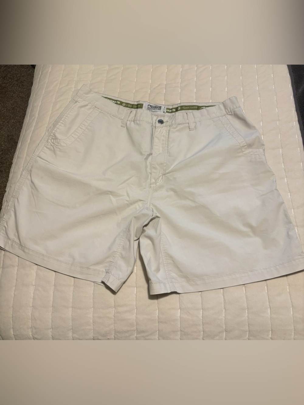 Mountain Khaki men’s shorts, size 40
